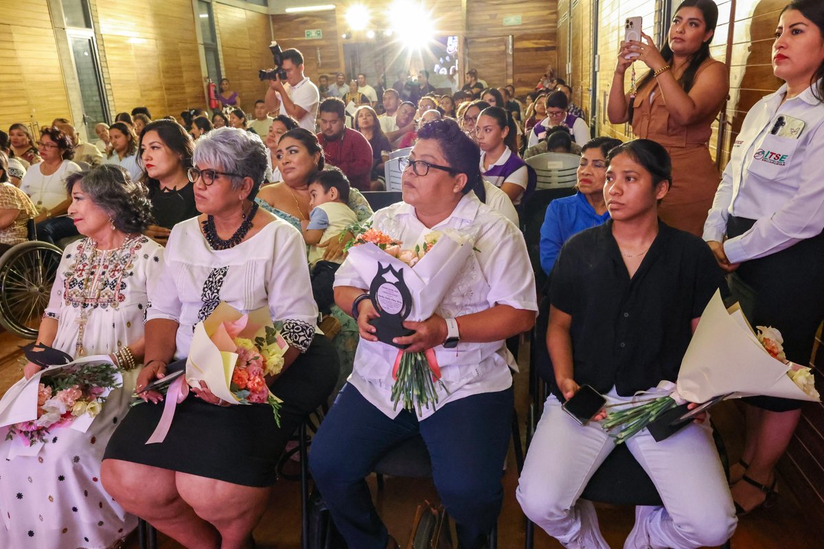 IMEC ENTREGA EL PREMIO IXCHEL 2025 AL LIDERAZGO DE SEIS MUJERES EJEMPLARES EN ESCÁRCEGA