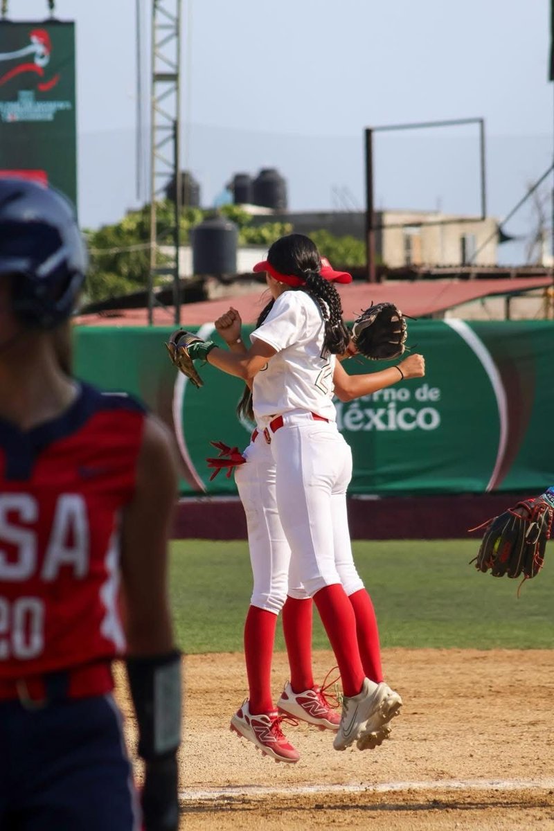 MARÍA FERNANDA TADEO, ORGULLO CAMPECHANO, LOGRA PLATA EN EL PANAMERICANO DE SOFTBOL Y CLASIFICA AL MUNDIAL