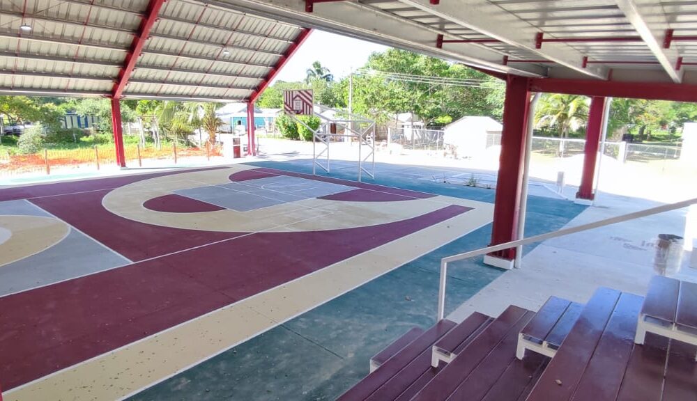 FINALIZAMOS CON LA CONSTRUCCIÓN DE CANCHA TECHADA Y ÁREA RECREATIVA EN CENTAUROS DEL NORTE