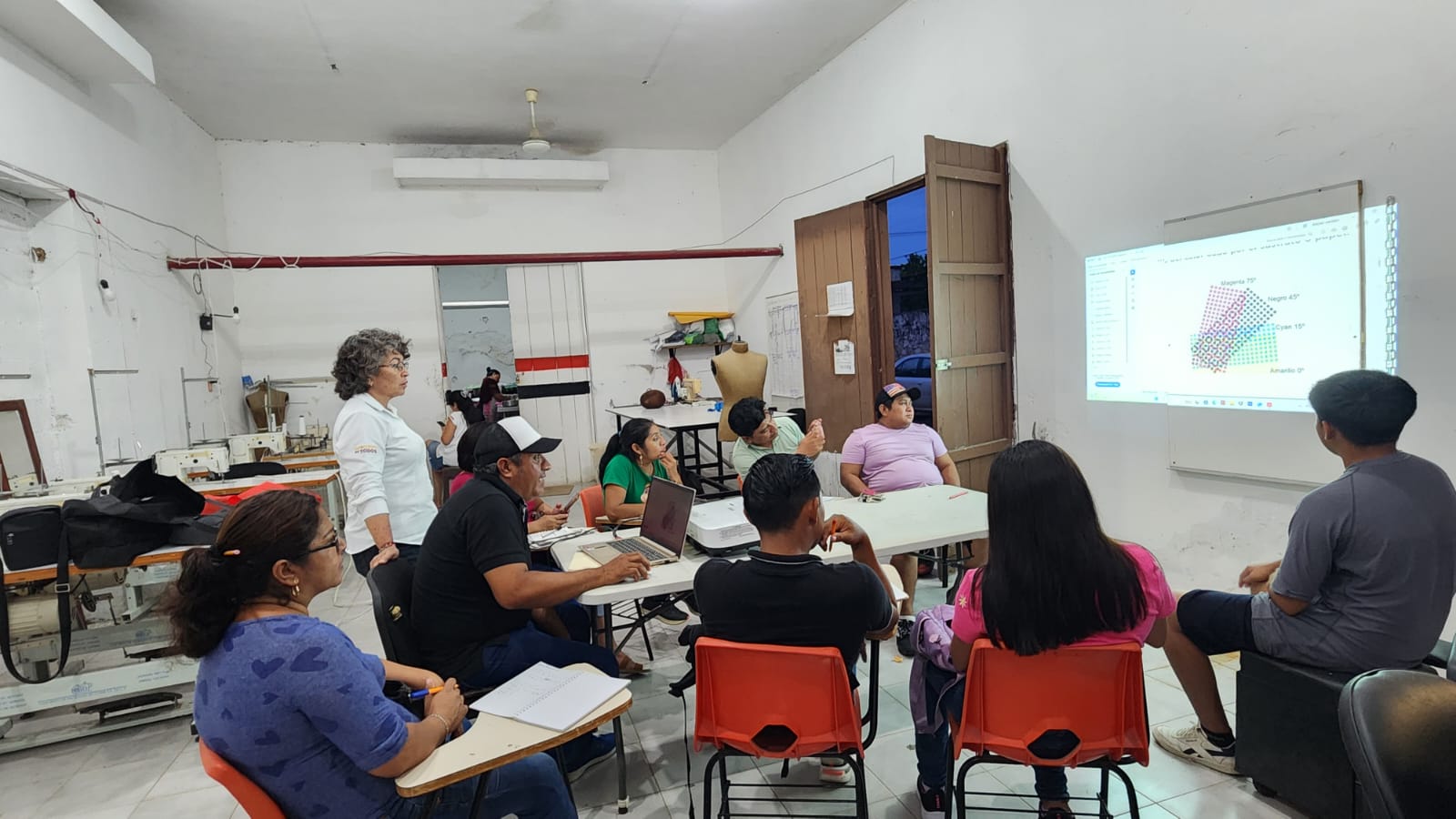 CURSOS EN AL COMISARÍA EJIDAL DE HOPELCHEN