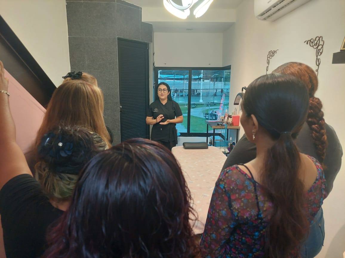VISITA ESCOLAR DEL ICAT PLANTEL CHAMPOTÓN: APRENDIZAJE PRÁCTICO Y TEÓRICO EN LA “CLÍNICA DE BELLEZA CHARLOTTE. ”