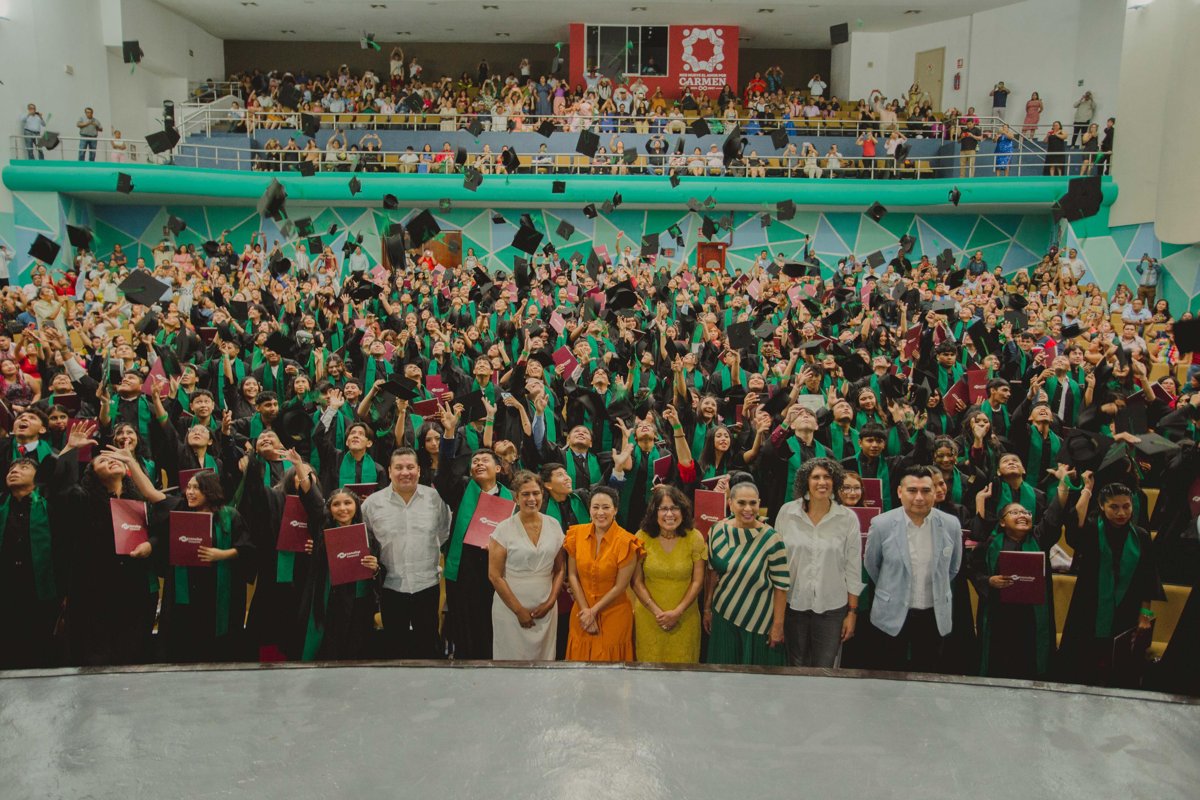 GRADUACION DE 590 ALUMNOS DE TRES PLANTELES