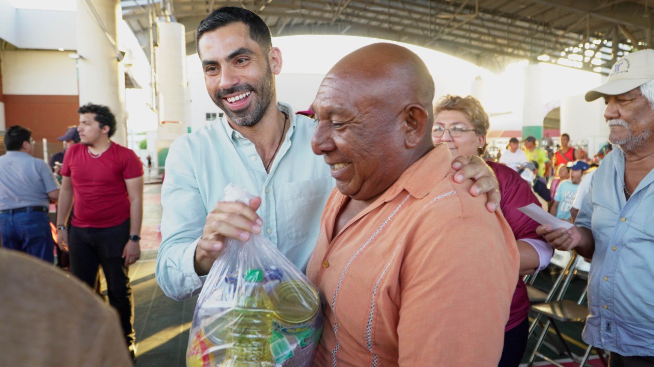 BIENESTAR ENTREGA APOYOS A PESCADORES DEL 7 DE AGOSTO