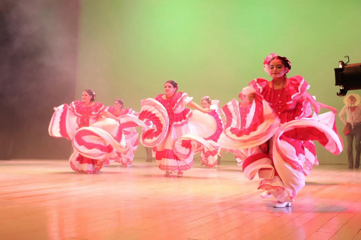 330 bailarines celebran el Día Internacional de la Danza en Campeche
