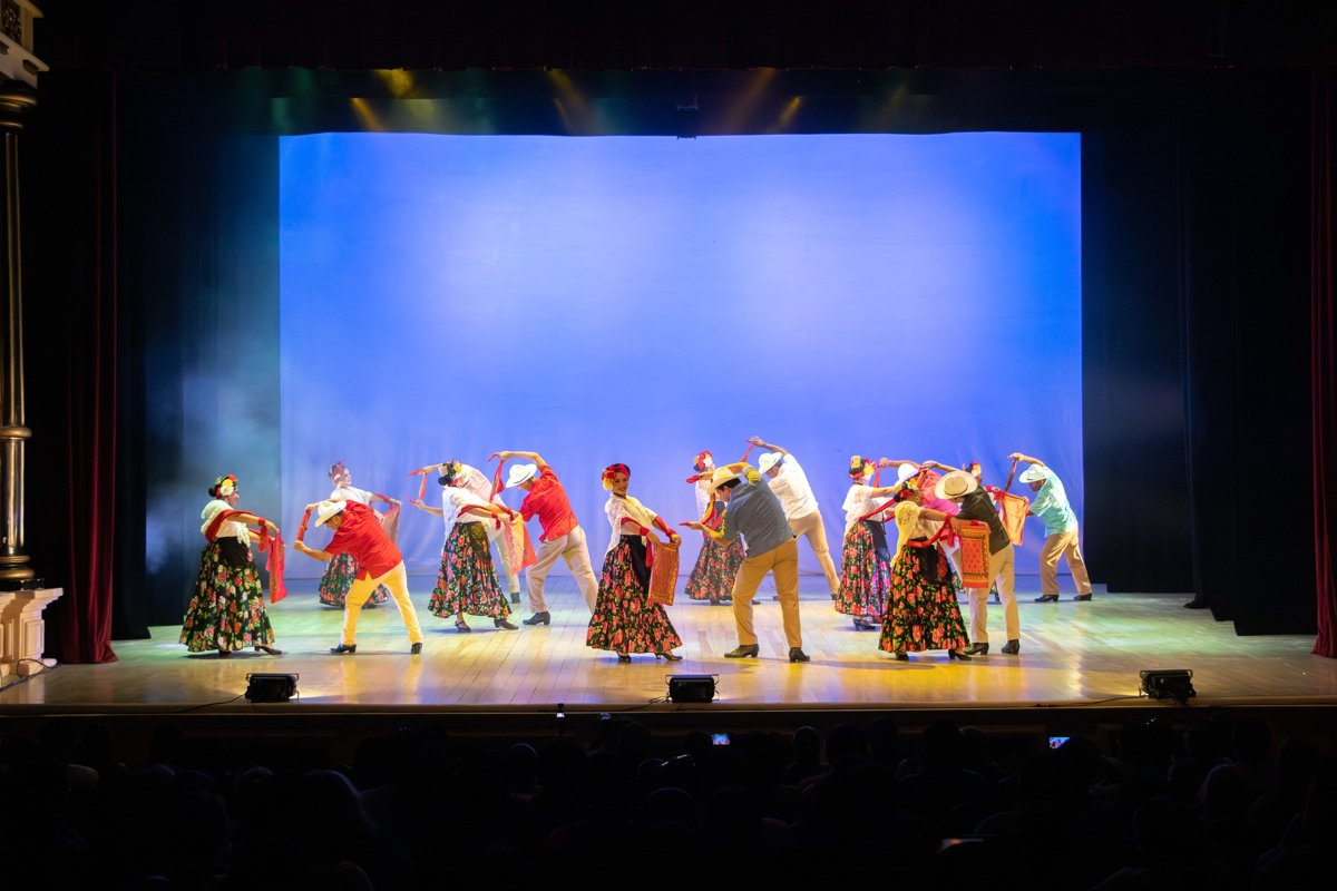 EL BALLET FOLCLÓRICO "LUISA MARÍA SOSA ILLESCAS" LLEVA AL ESCENARIO "RIELES DE MÉXICO"