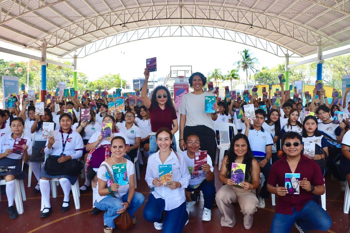 ICAECAM ENTREGA LIBROS DE LA COLECCIÓN “25 PARA EL 25” A 220 CARMELITAS DURANTE LA RUTA DE LA TRANSFORMACIÓN EN CIUDAD DEL CARMEN