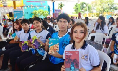 ICAECAM ENTREGA LIBROS DE LA COLECCIÓN “25 PARA EL 25” A 220 CARMELITAS DURANTE LA RUTA DE LA TRANSFORMACIÓN EN CIUDAD DEL CARMEN