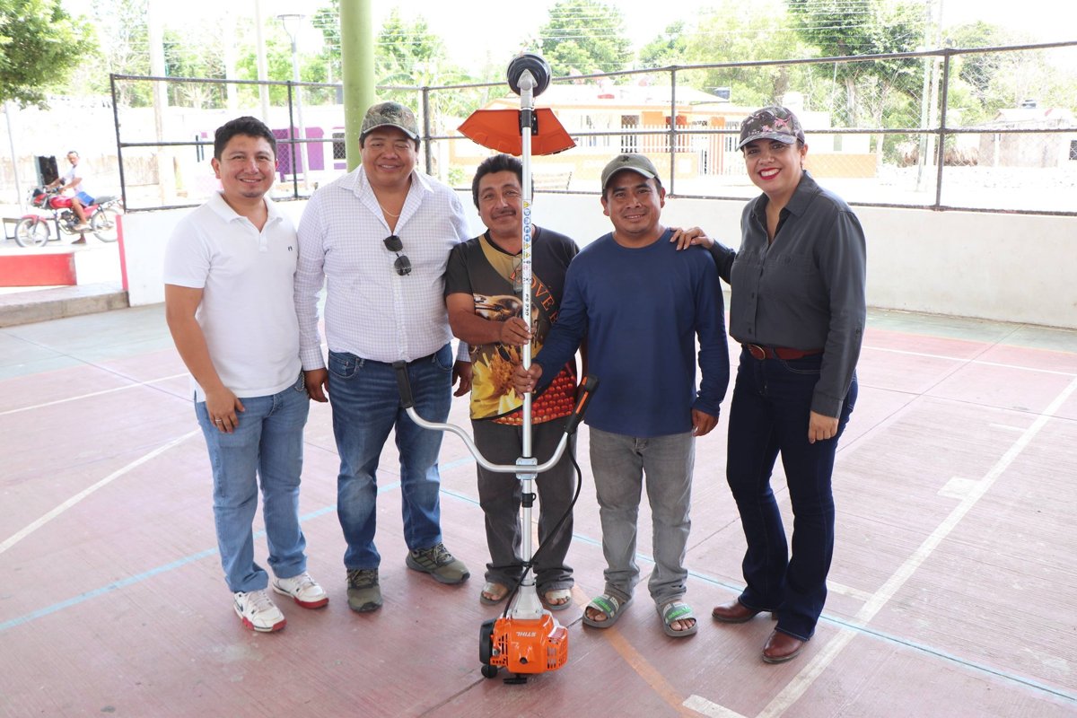 ENTREGAN EQUIPOS AGRÍCOLAS PARA FORTALECER LA PRODUCCIÓN HORTÍCOLA EN HOPELCHÉN