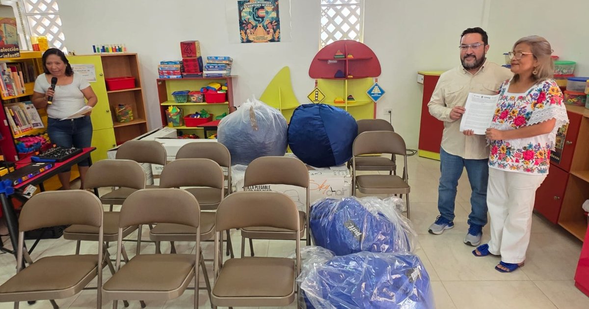 ICAECAM ENTREGA MOBILIARIO A BIBLIOTECAS DE CALKINÍ