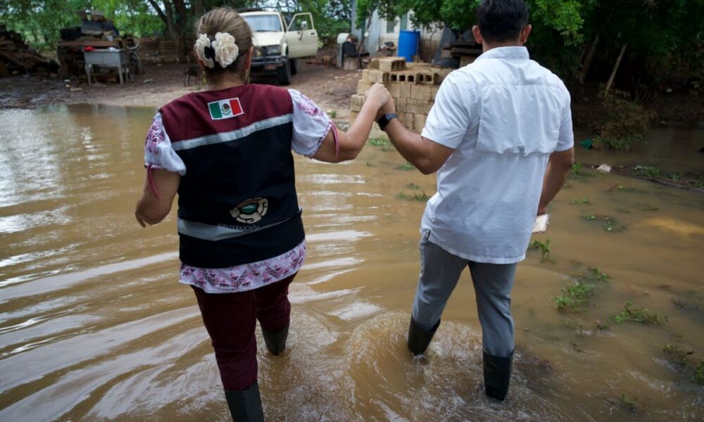 LIZ HERNÁNDEZ RECORRE BONFIL Y REFRENDA APOYO A FAMILIAS AFECTADAS POR LAS LLUVIAS