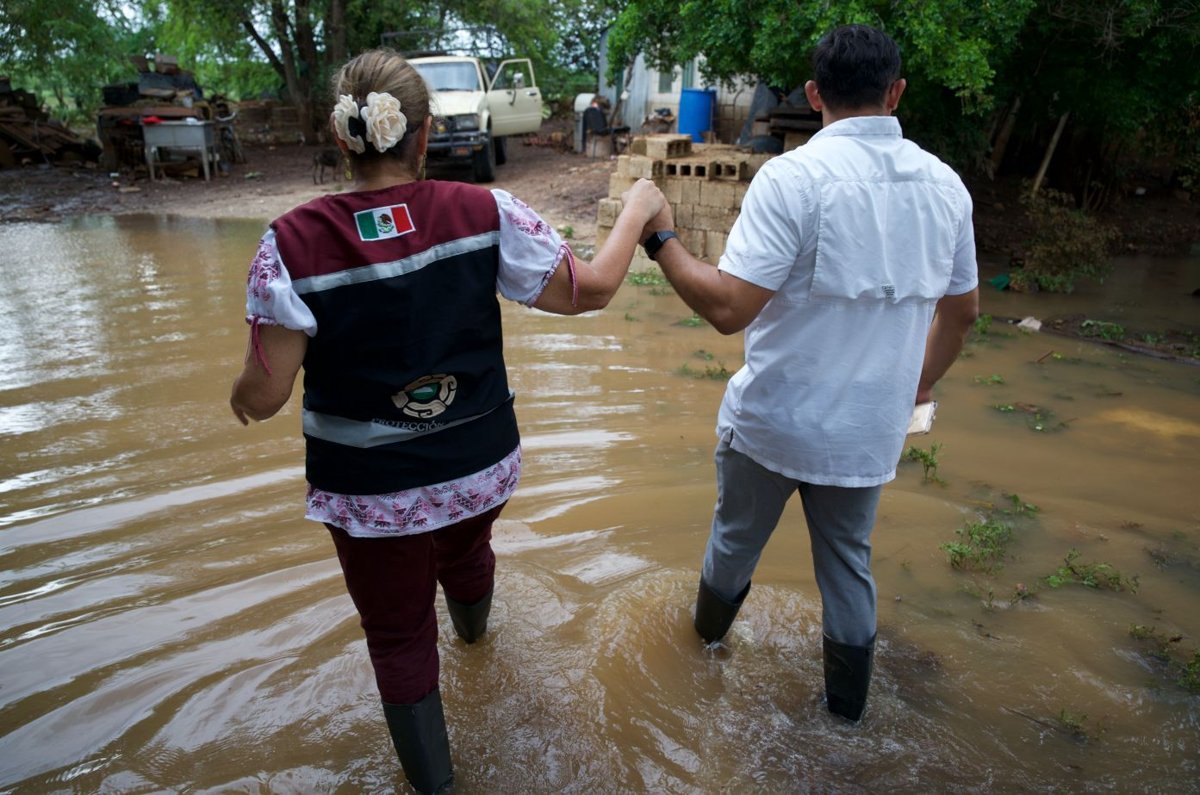 LIZ HERNÁNDEZ RECORRE BONFIL Y REFRENDA APOYO A FAMILIAS AFECTADAS POR LAS LLUVIAS
