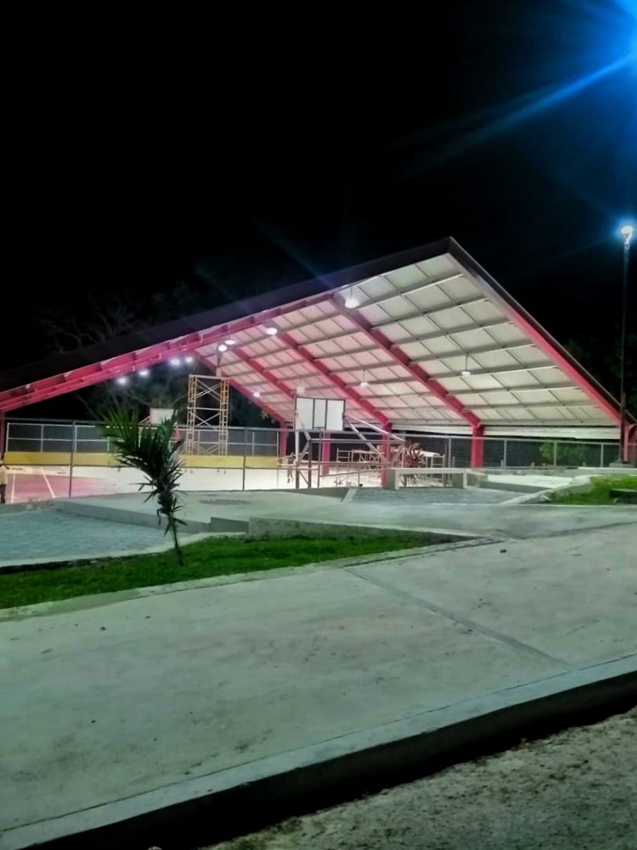 CONSTRUCCIÓN DE LA CANCHA TECHADA Y ÁREA RECREATIVA EN DIVISIÓN DEL NORTE, ESCÁRCEGA