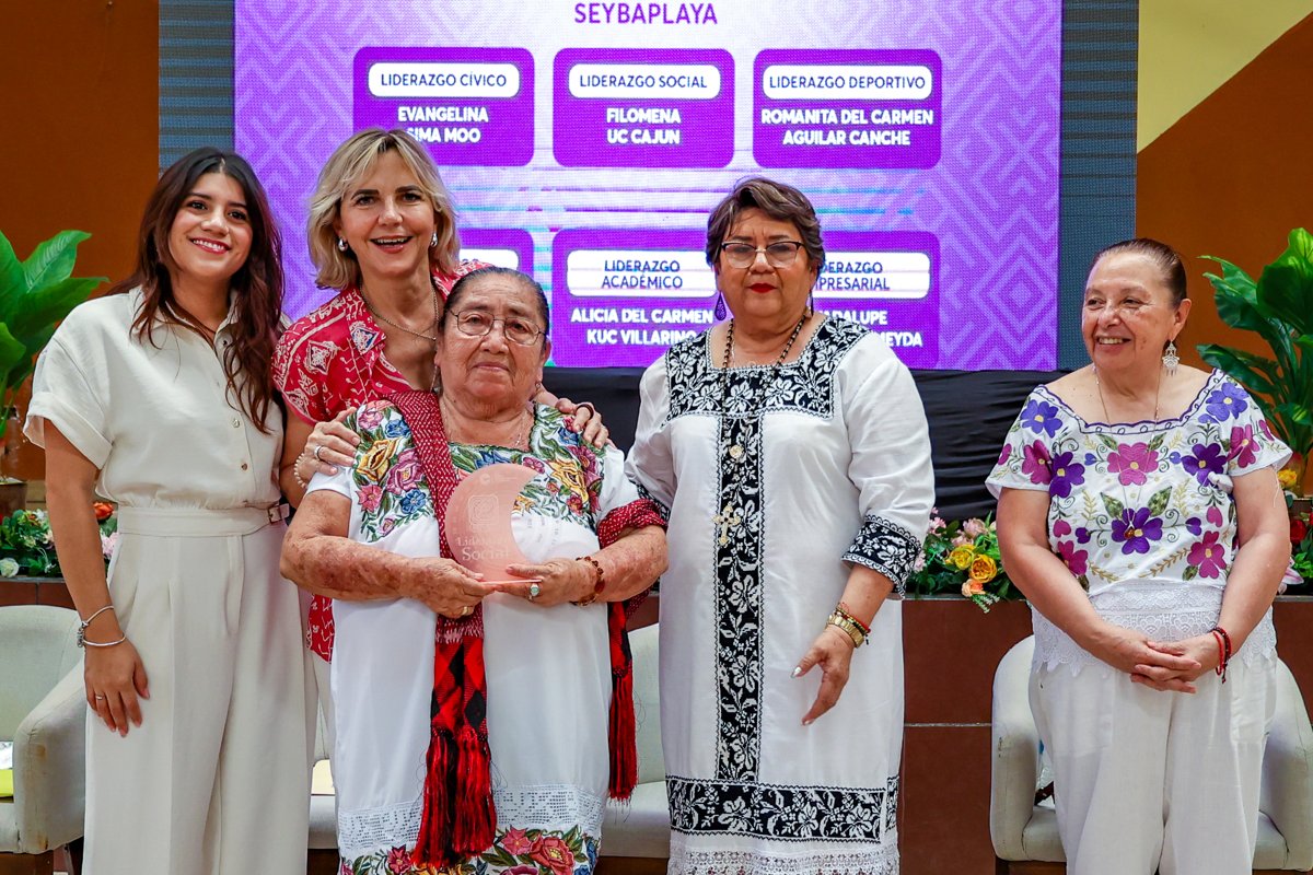 EL IMEC Y EL AYUNTAMIENTO DE SEYBAPLAYA ENTREGAN EL PREMIO IXCHEL AL LIDERAZGO FEMENINO EN LA COMUNIDAD