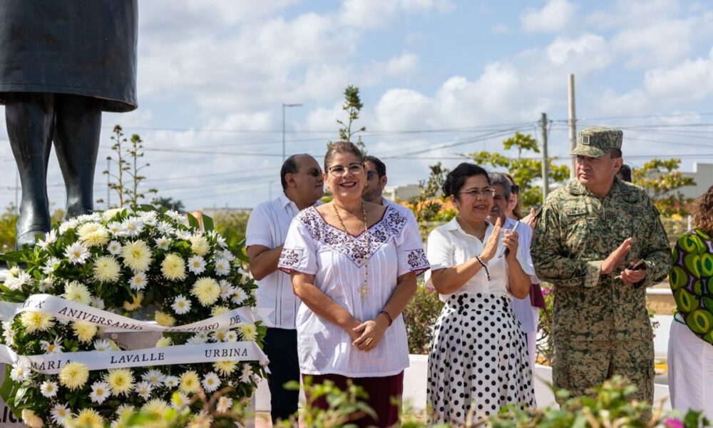 RINDEN HOMENAJE A MARÍA LAVALLE URBINA EN SU XXIX ANIVERSARIO LUCTUOSO