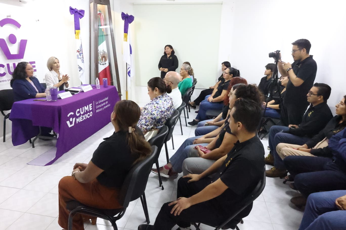 ENTREGA PLACA DE DISTINTIVO MORADO A LA EMBOTELLADORA BEPENSA Y A LA UNIVERSIDAD CUME CAMPECHE