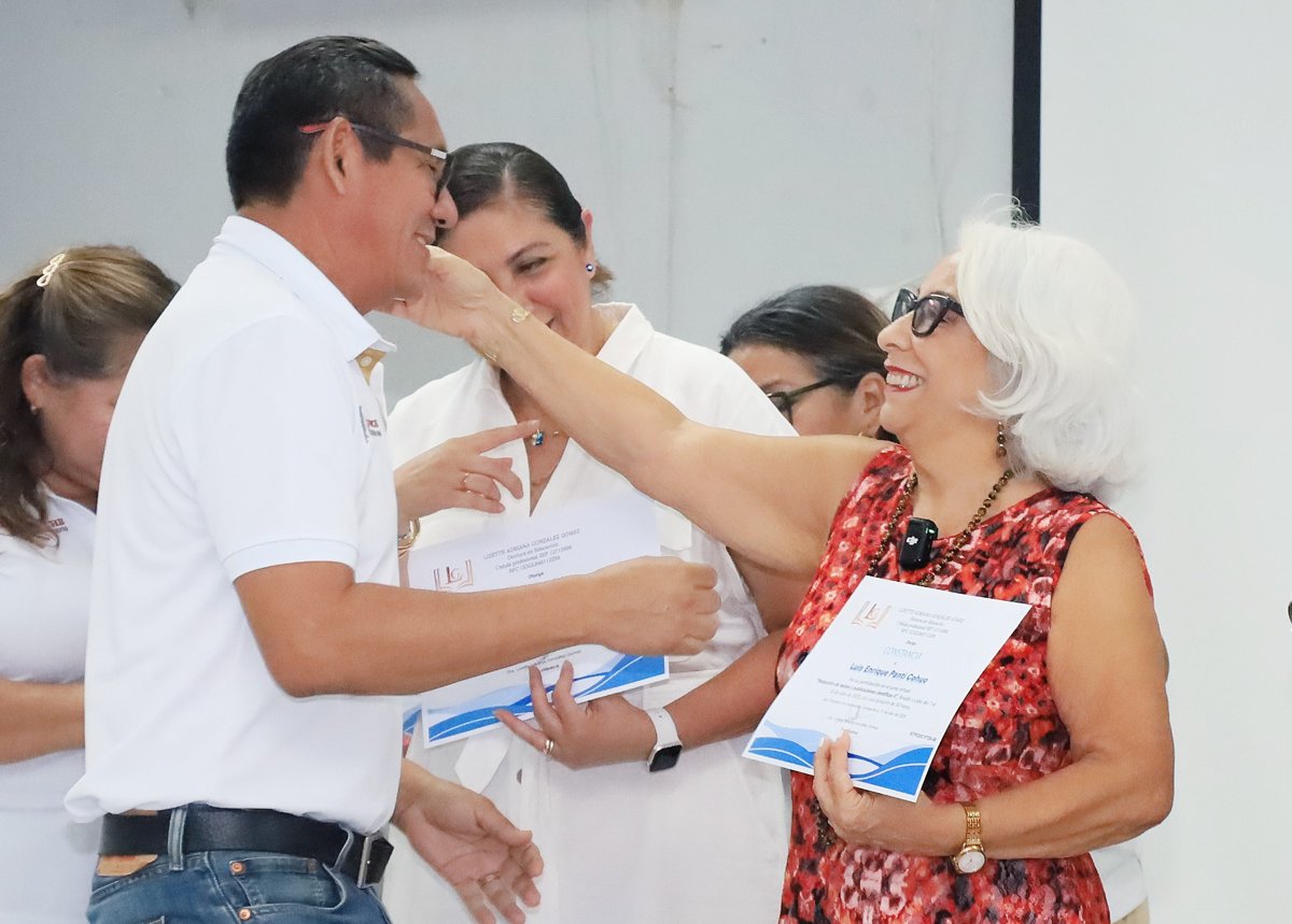 DOCENTES Y ADMINISTRATIVOS DEL CECYTEC A LA VANGUARDIA EN MEJORA CONTINUA