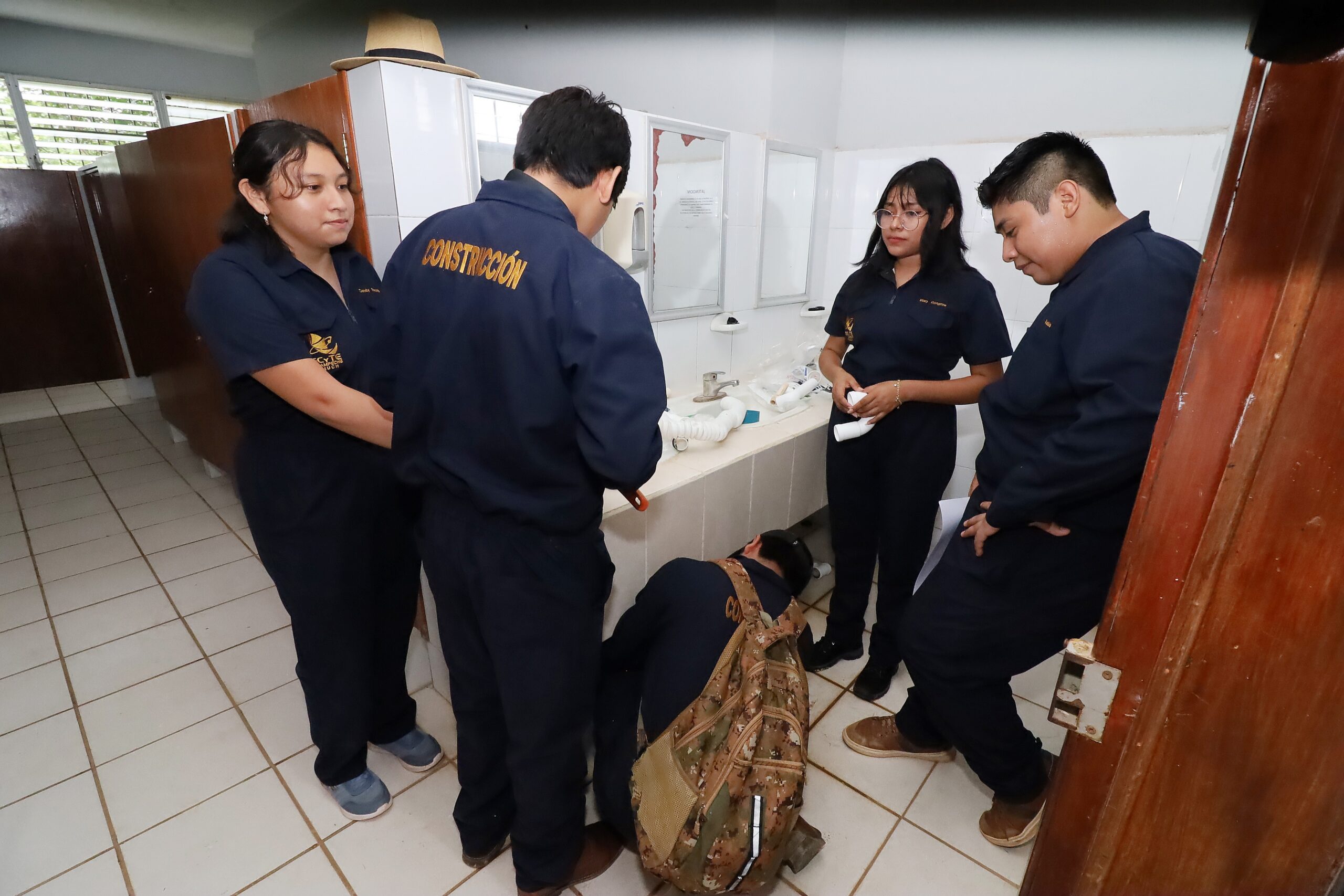ALUMNAS Y ALUMNOS DEL CECyTEC SE PREPARAN PARA EL MUNDO LABORAL