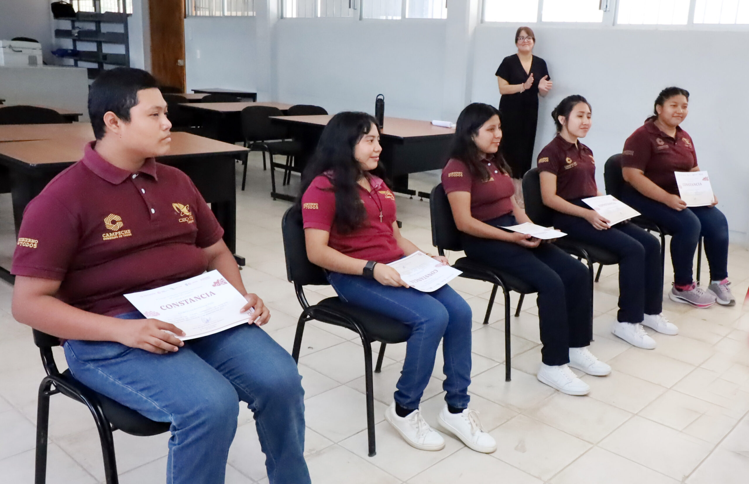 ALUMNOS DEL CECYTEC RECIBIERON CONSTANCIA DE APROBACIÓN DEL CURSO EXTRACURRICULAR DEL IDIOMA CHINO-MANDARÍN, NIVEL BÁSICO 1