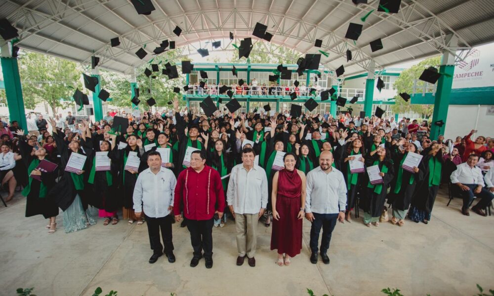 GRADUACION DE 590 ALUMNOS DE TRES PLANTELES