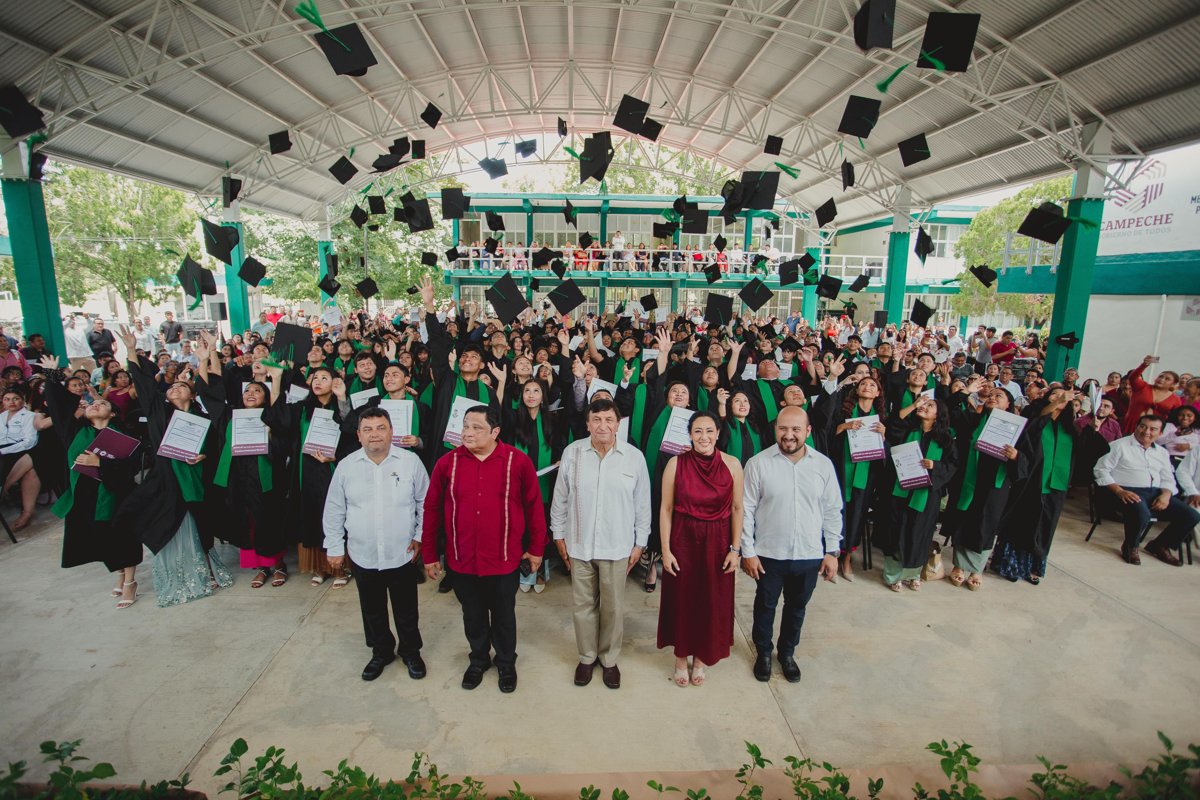 GRADUACION DE 590 ALUMNOS DE TRES PLANTELES