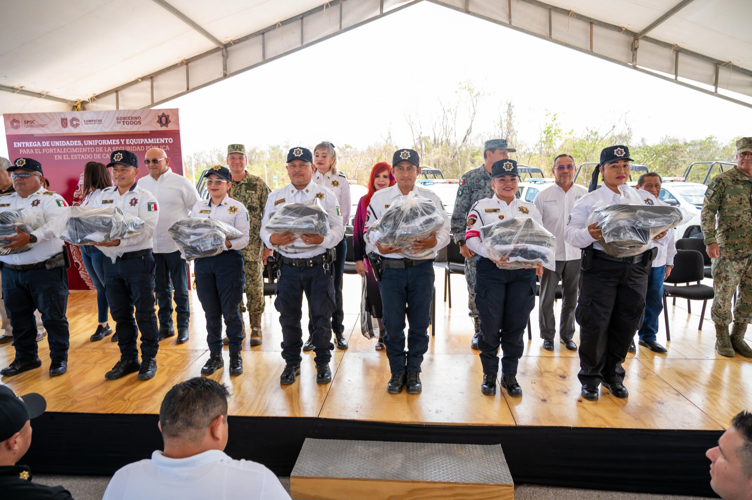 FOTOS: FORTALECEN EL SISTEMA DE SEGURIDAD PÚBLICA; LA GOBERNADORA LAYDA SANSORES SAN ROMÁN ENTREGÓ EQUIPAMIENTO POR MÁS DE $56 MILLONES A LA SPSC
