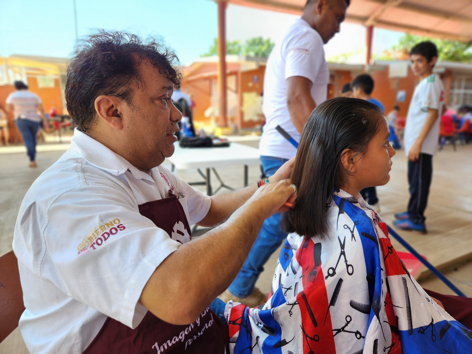 ICAT PLANTEL CALKINÍ BRINDA SERVICIO DE CORTE DE CABELLO A ESTUDIANTES DE LA ESCUELA PRIMARIA "CAMPECHE"