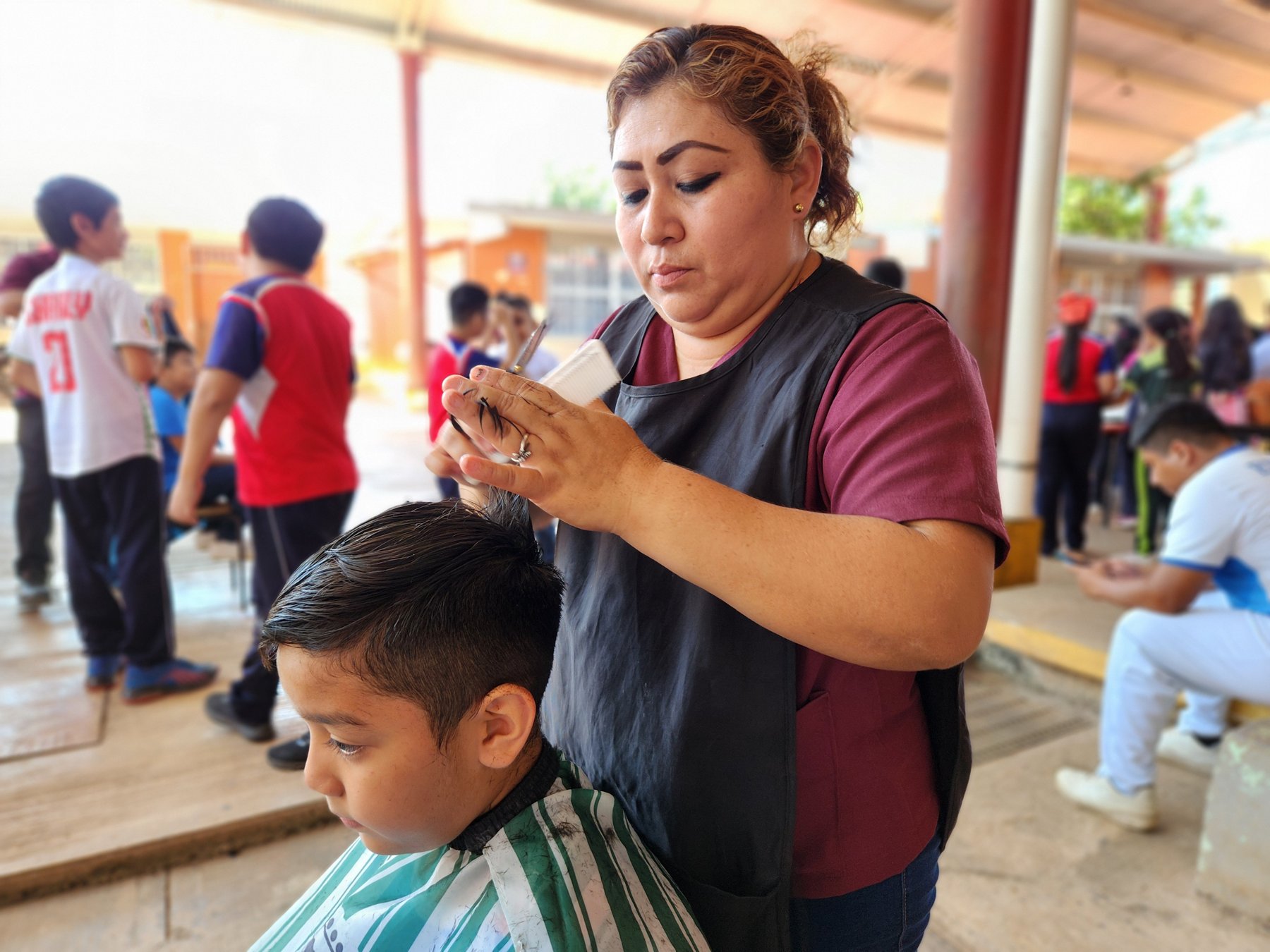ICAT PLANTEL CALKINÍ BRINDA SERVICIO DE CORTE DE CABELLO A ESTUDIANTES DE LA ESCUELA PRIMARIA "CAMPECHE"