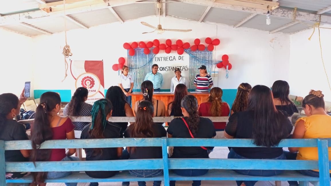 MUJERES DE LA COMUNIDAD “ENRIQUE RODRÍGUEZ CANO” RECIBEN CONSTANCIAS DEL ICAT ESCÁRCEGA