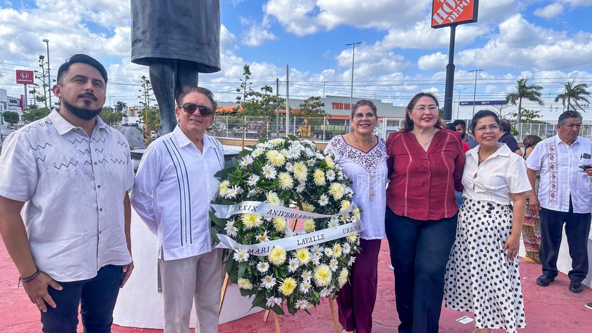 RINDEN HOMENAJE A MARÍA LAVALLE URBINA EN SU XXIX ANIVERSARIO LUCTUOSO