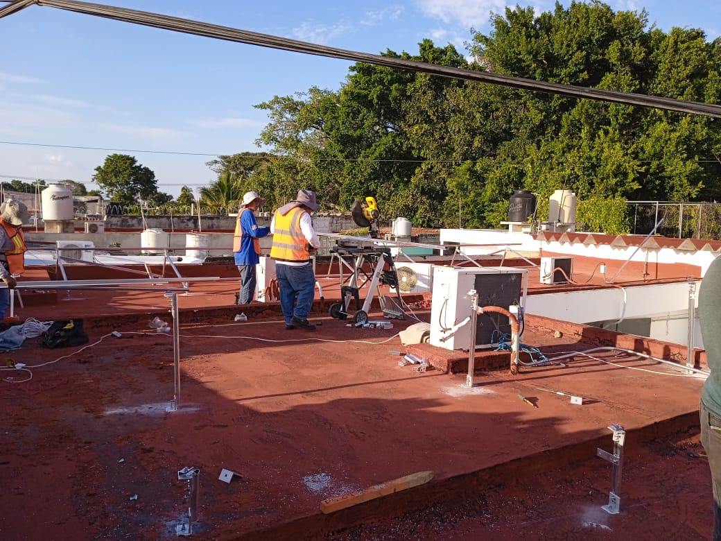 COLOCAN PANELES SOLARES EN INSTALACIONES DE LA APCEC