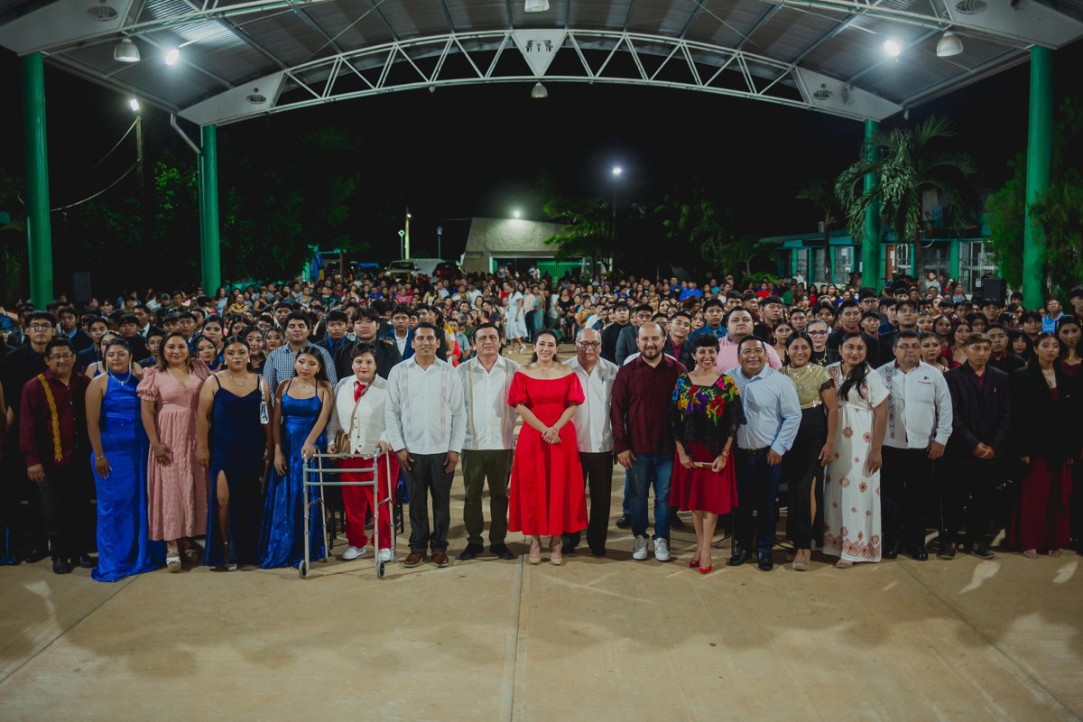 GRADUACION DE 590 ALUMNOS DE TRES PLANTELES