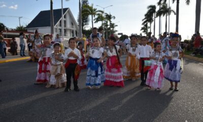 MÁS DE CUATRO MIL PERSONAS DESFILAN CON ORGULLO PARA CELEBRAR A CAMPECHE