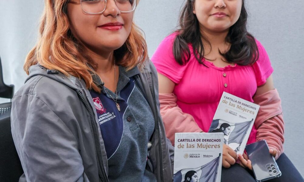 IMEC ENTREGA CARTILLAS DE DERECHOS DE LAS MUJERES A ESTUDIANTES DE LA UNIVERSIDAD VISCAYA