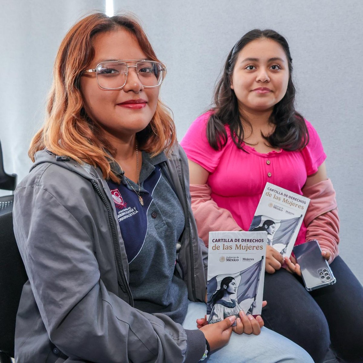IMEC ENTREGA CARTILLAS DE DERECHOS DE LAS MUJERES A ESTUDIANTES DE LA UNIVERSIDAD VISCAYA