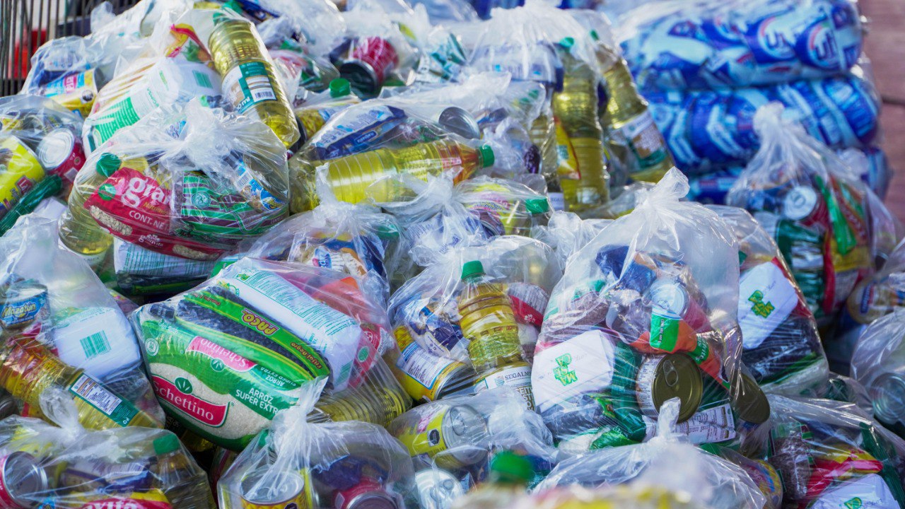 BIENESTAR ENTREGA APOYOS A PESCADORES DEL 7 DE AGOSTO