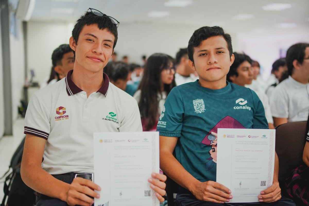 ENTREGA DE 269 CERTIFICACIONES LABORALES EN CONALEP PLANTEL CAMPECHE