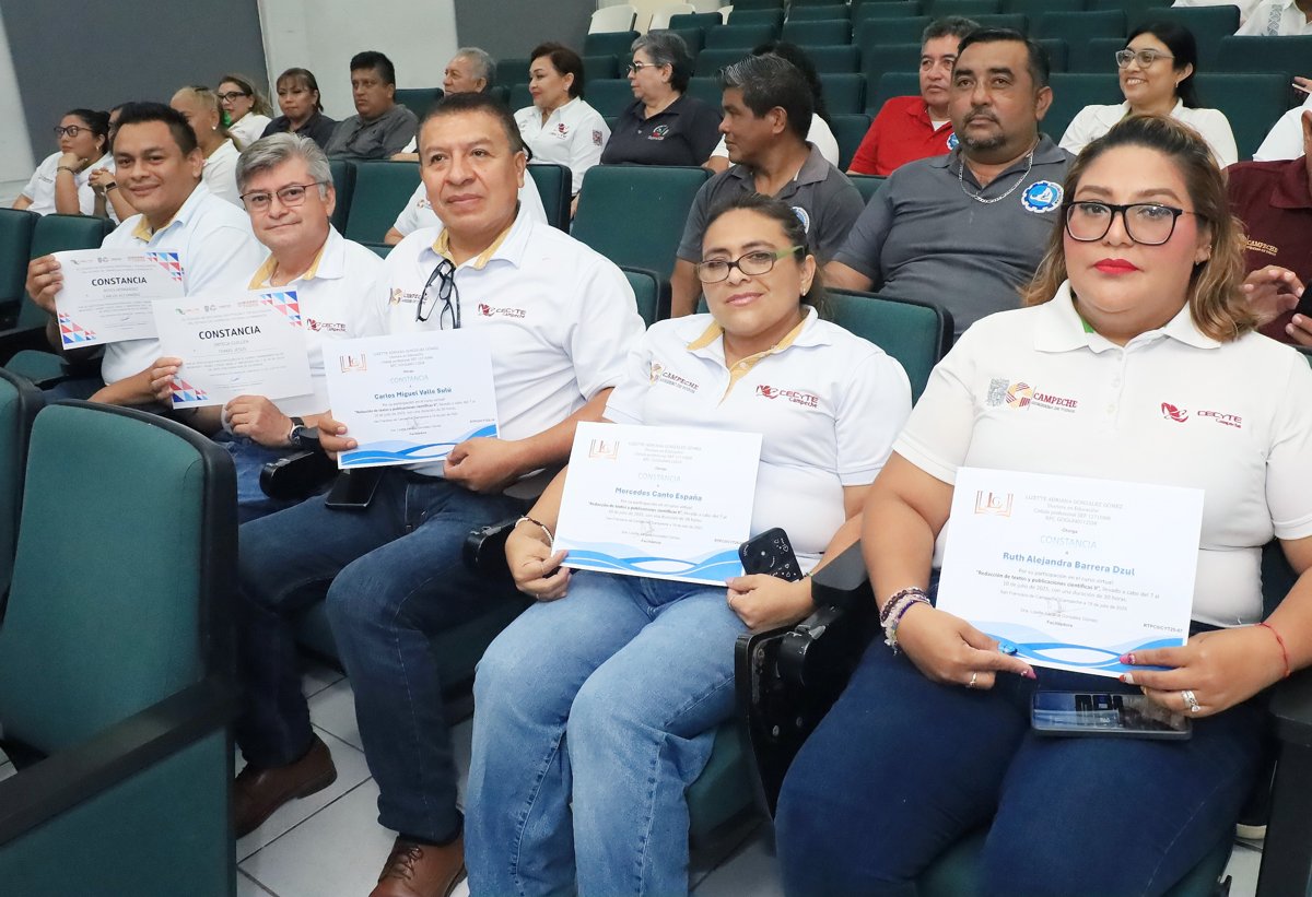 DOCENTES Y ADMINISTRATIVOS DEL CECYTEC A LA VANGUARDIA EN MEJORA CONTINUA