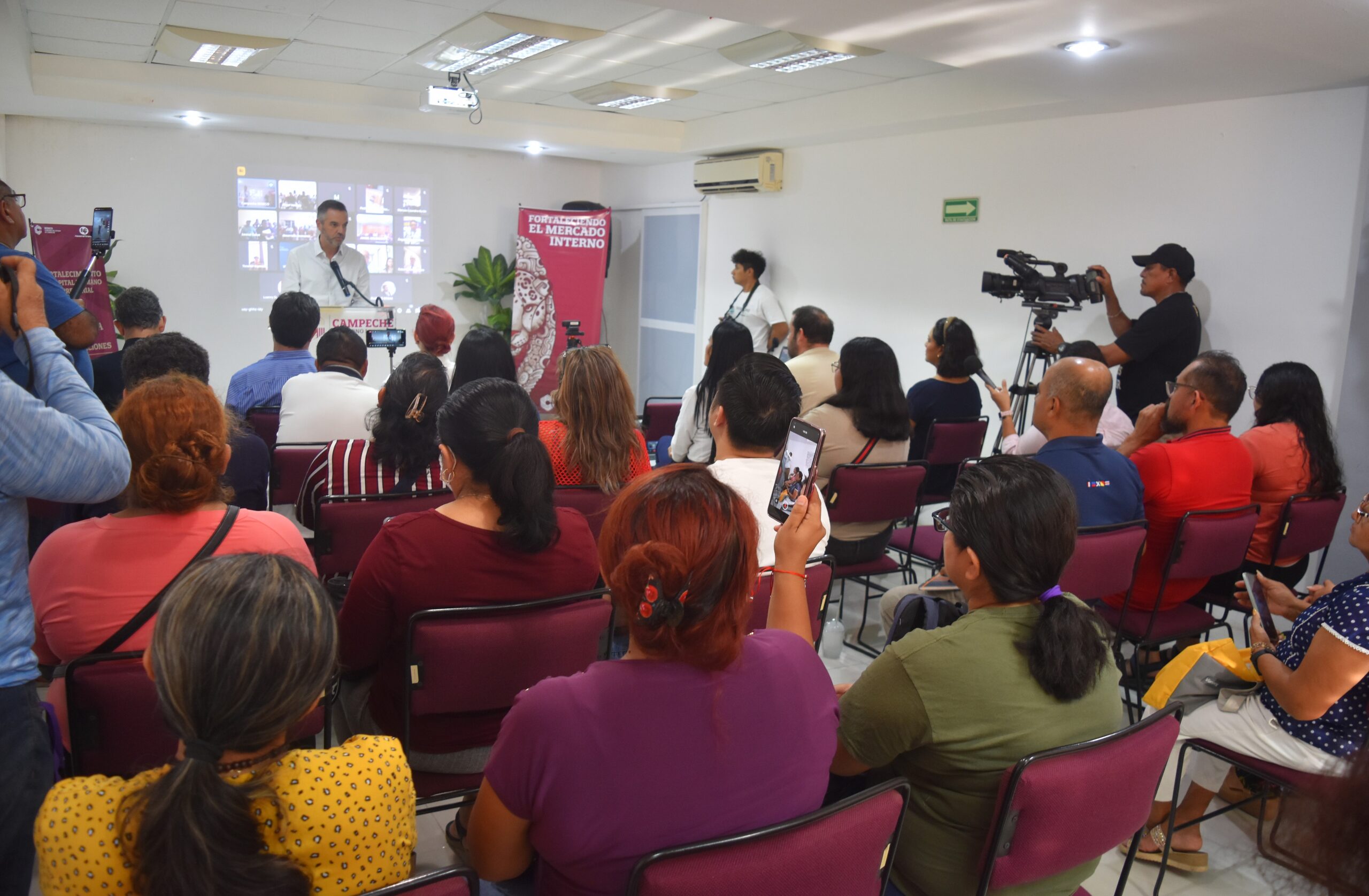 BANDERAZO DE SALIDA DEL PROGRAMA DE CAPACITACIONES PARA LA FORMACIÓN DE CAPITAL HUMANO EMPRESARIAL 2025