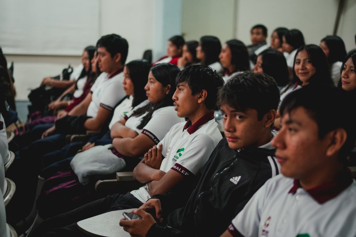 CONFERENCIA POR PARTE DE LA SECRETARÍA DE INCLUSIÓN EN PLANTEL DZITBALCHÉ