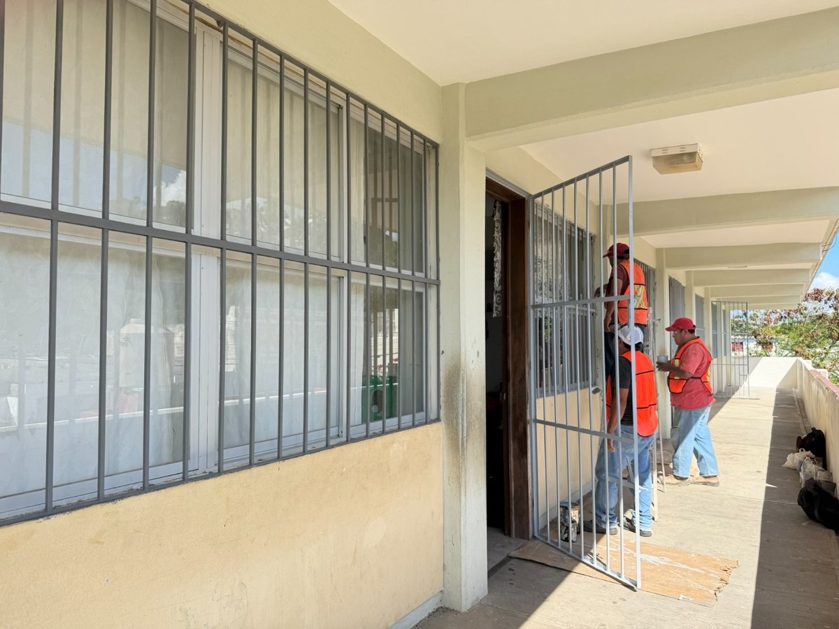 SE LLEVAN A CABO REPARACIONES EN LA ESCUELA PRIMARIA MARÍA DEL CARMEN POBLACIONES