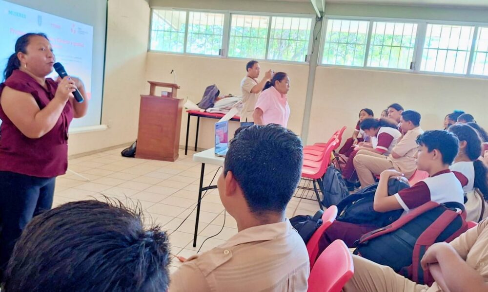 IMEC IMPARTE EL TALLER “TIPOS Y MODALIDADES DE LA VIOLENCIA” A ESTUDIANTES DE LA JUNTA DE POMUCH
