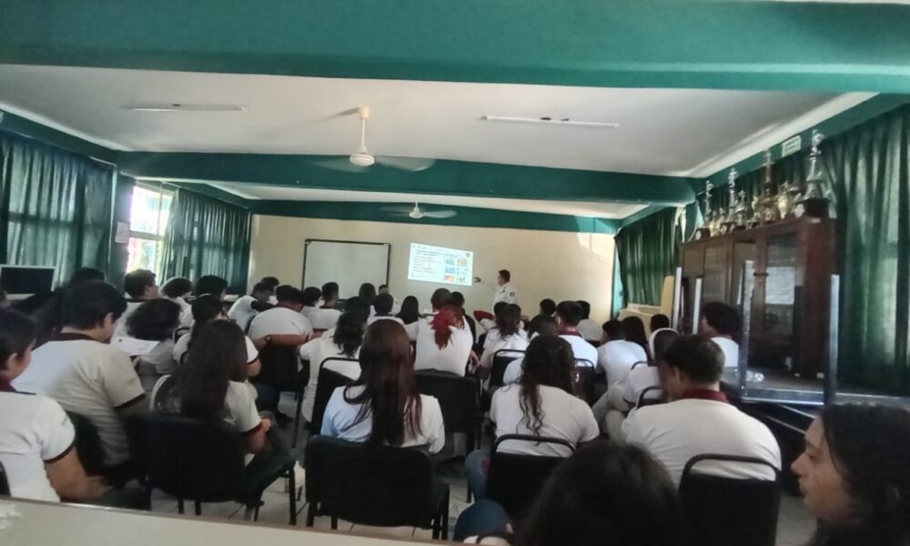 ELEMENTOS DE SEGURIDAD CIUDADANA DAN PLÁTICAS EN EL COBACAM