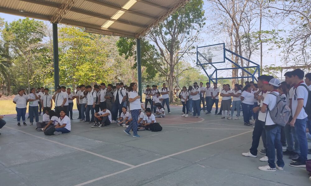 IMPARTE SECRETARÍA DE SALUD PLÁTICAS A JÓVENES DEL COBACAM
