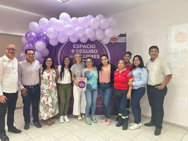 IMEC ENTREGA PLACA DE DISTINTIVO MORADO A BEPENSA DE CIUDAD DEL CARMEN