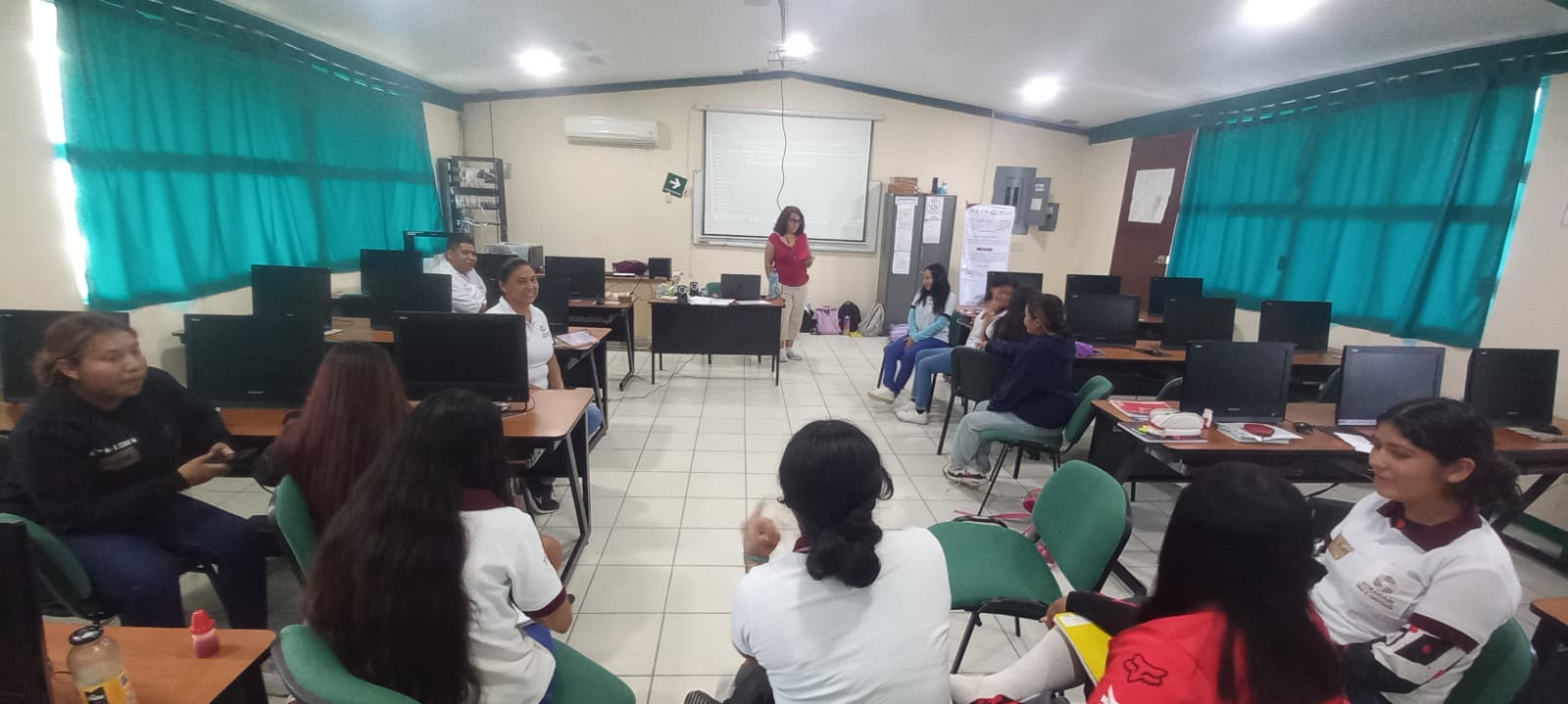 EMPODERAMIENTO DE LAS JUVENTUDES A TRAVÉS DE TALLERES EN EL COBACAM