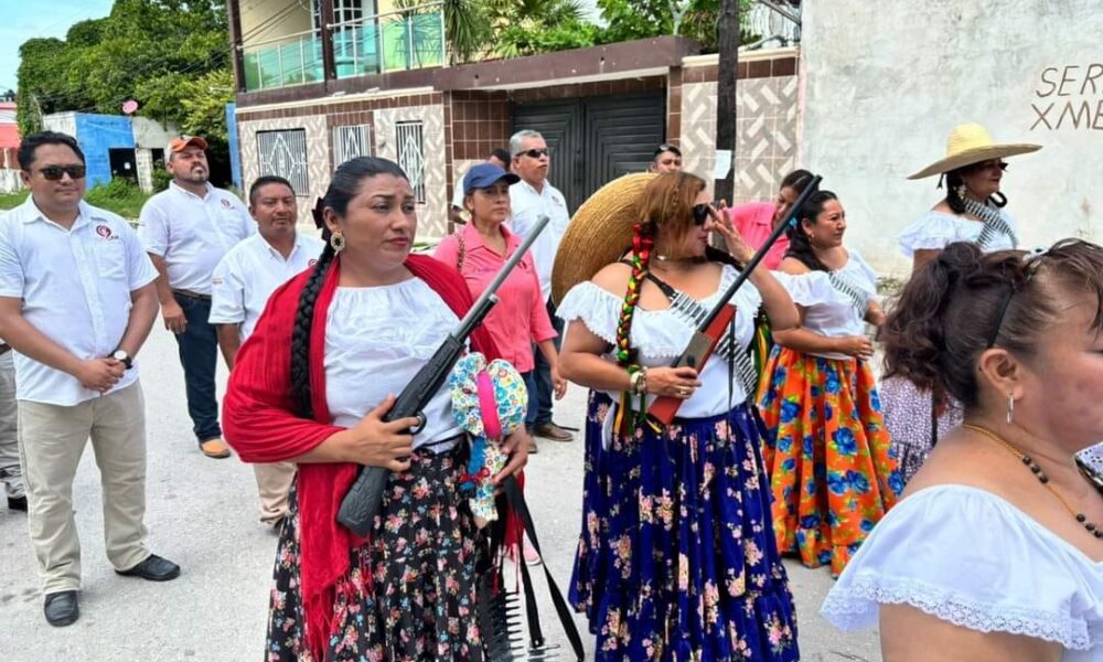 ICAT PLANTEL CHAMPOTÓN PARTICIPA EN EL DESFILE CONMEMORATIVO DEL 114 ANIVERSARIO DE LA REVOLUCIÓN MEXICANA