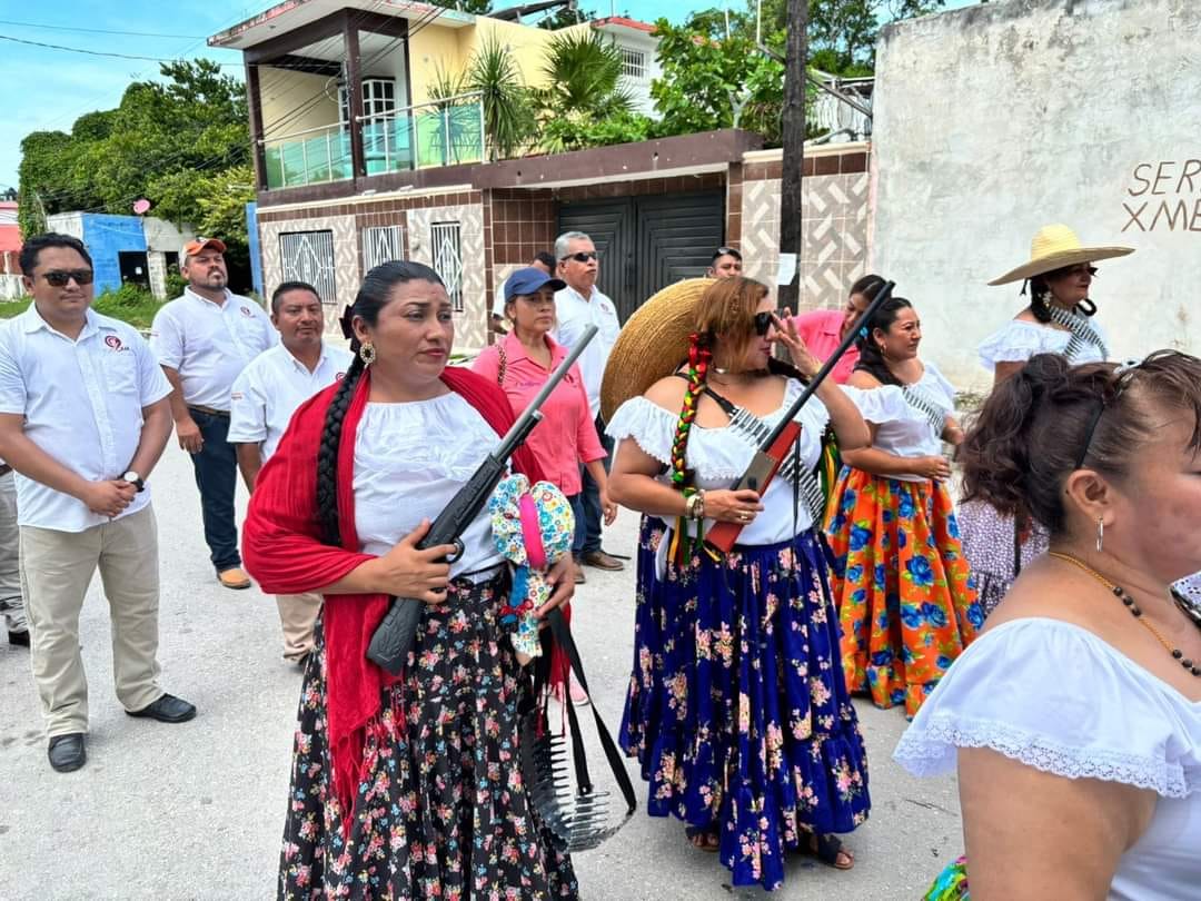 ICAT PLANTEL CHAMPOTÓN PARTICIPA EN EL DESFILE CONMEMORATIVO DEL 114 ANIVERSARIO DE LA REVOLUCIÓN MEXICANA