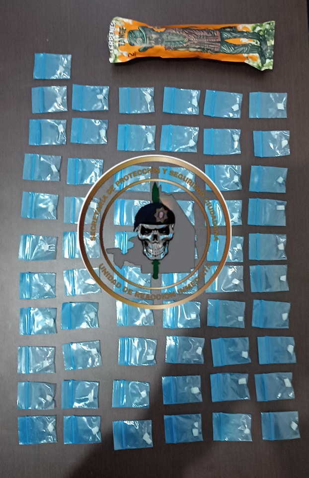 SPSC ASEGURA A SUJETO EN POSESIÓN DE PRESUNTA DROGA EN LA CAPITAL DEL ESTADO