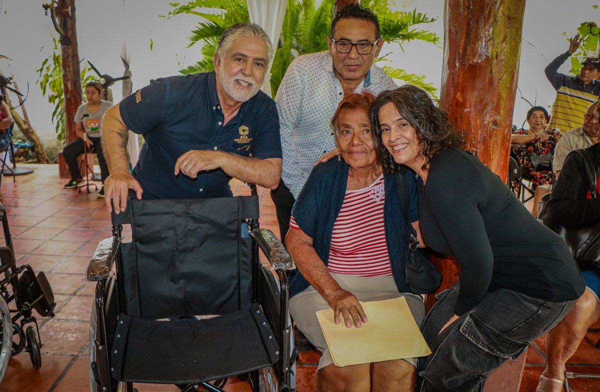 LA SDA ENTREGÓ APARATOS FUNCIONALES, EN CIUDAD DEL CARMEN