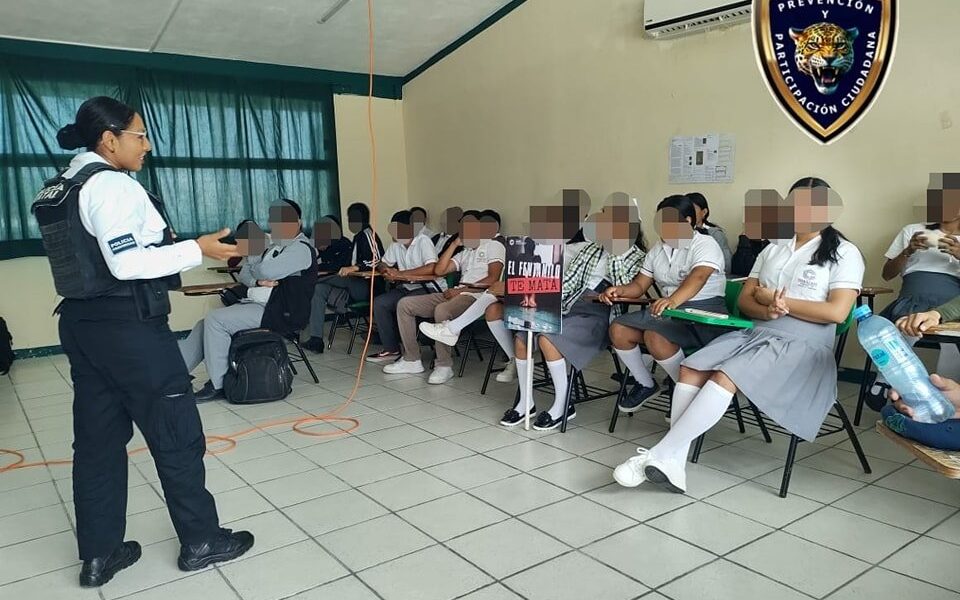 SPSC IMPARTE PLÁTICA SOBRE VIOLENCIA DIGITAL EN EL COBACAM 19 EN CARMEN